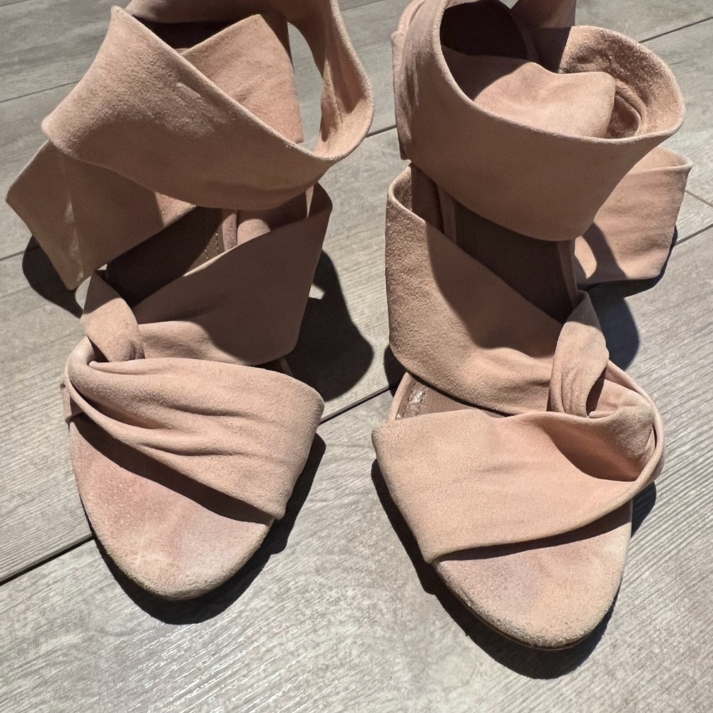 BCBGMAXAZRIA Women's Blush Suede Wrap Sandals